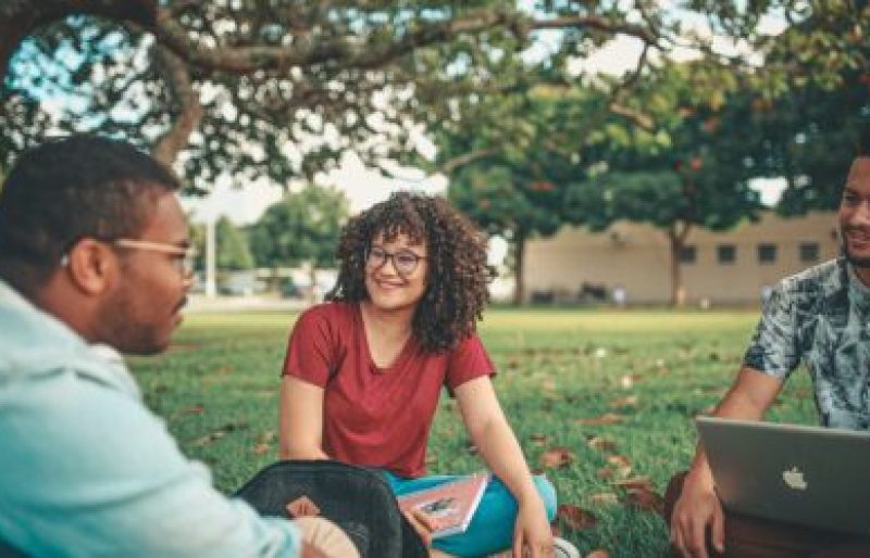 people-6027028_1920-400x250